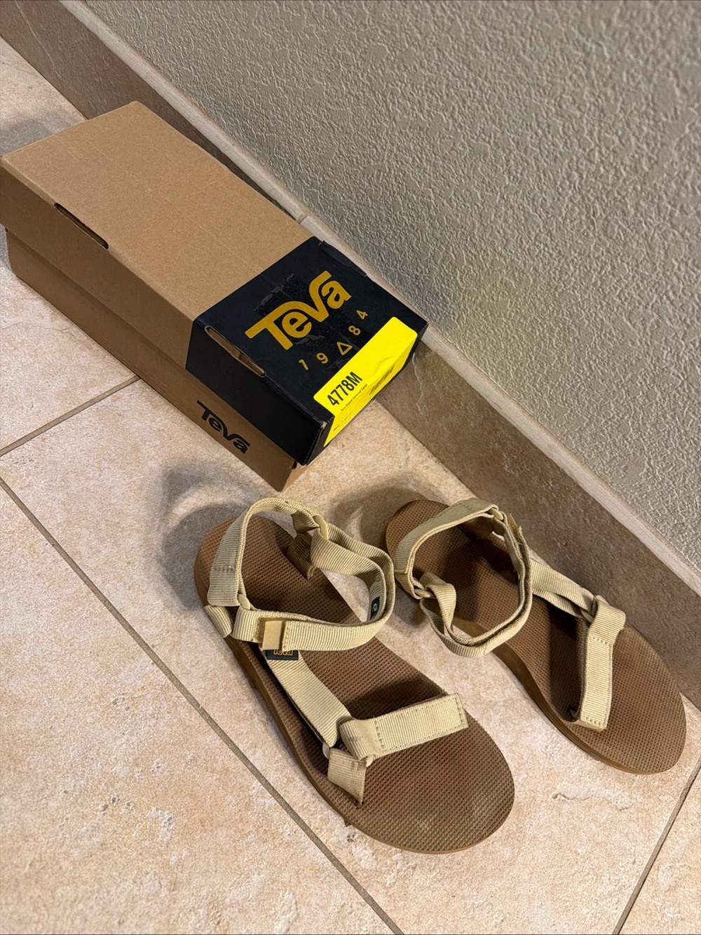 Teva Original Universal Floral Sport Sandals Tan Beige Women’s Size 8
